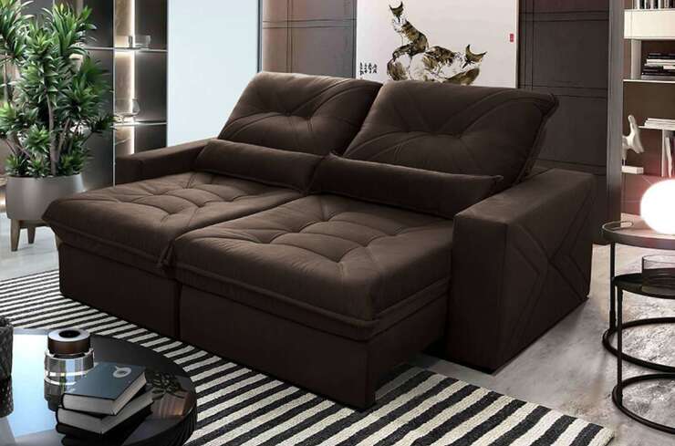 Sofá-cama marrom com design moderno em sala de estar